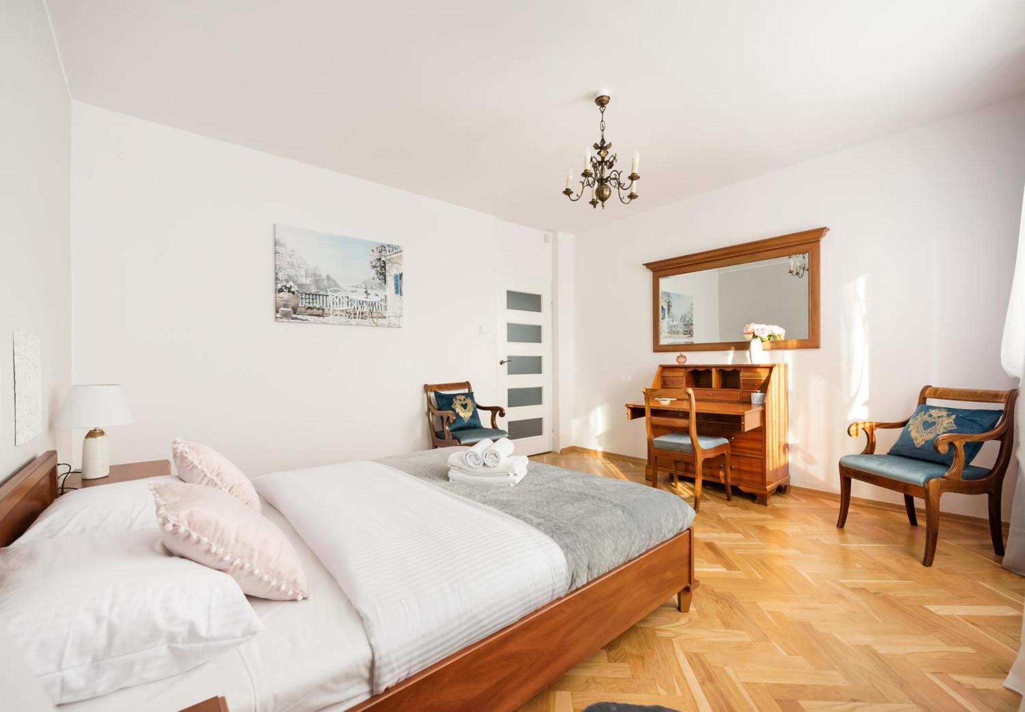 Metro Zacisze Fausta House With Garden Warszawa