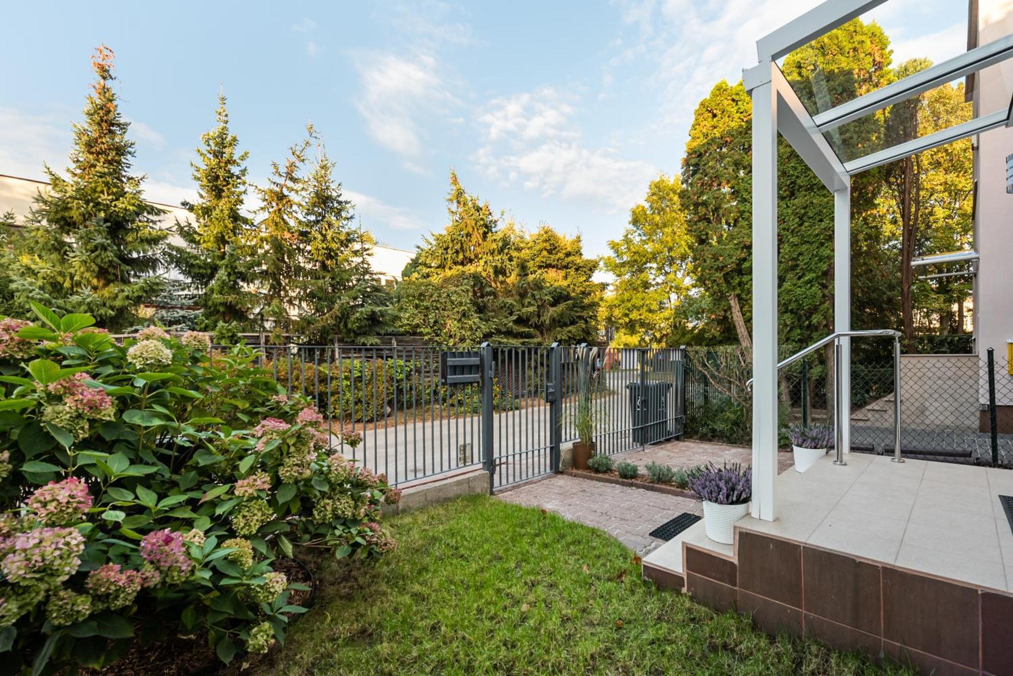 Metro Zacisze Fausta House With Garden Warszawa